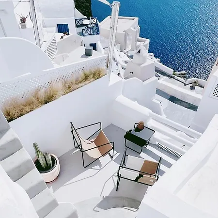 Delta Oia (Santorini)