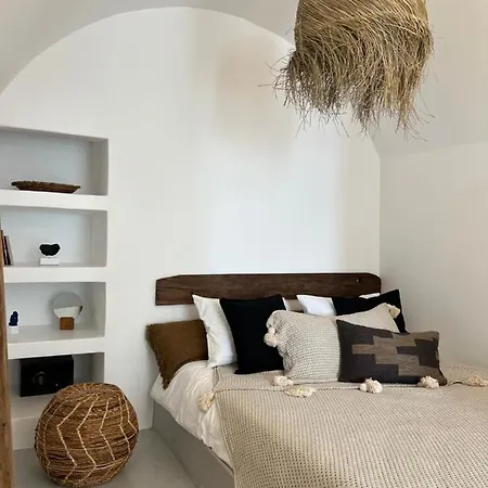 Delta * Oia (Santorini)