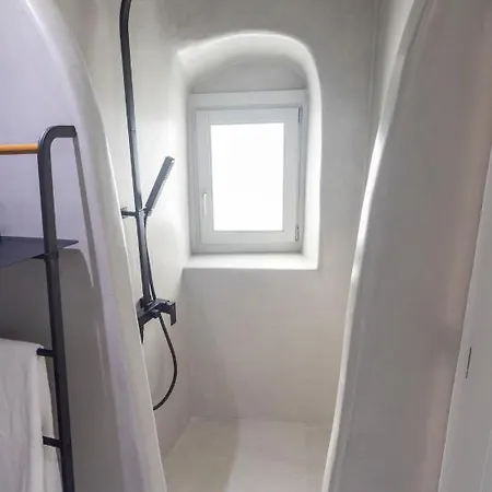 Delta Oia (Santorini)