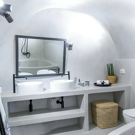 Delta * Oia (Santorini)