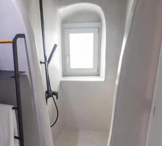 Delta Oia (Santorini)