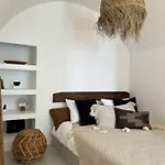 Delta * Oia