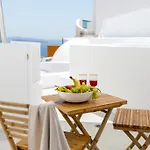 Delta Daire Oia